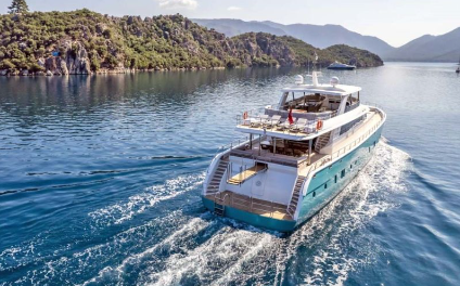 Motor Yat Deep Water